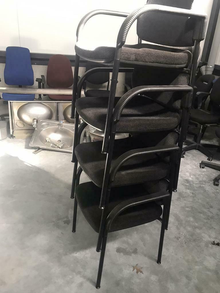 À vendre. 4 chaises de conférence solides à peine utilisées, Autres lieux, Enlèvement, Utilisé, Chaise
