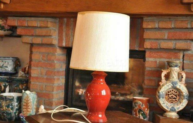 lampe rouge avec abat jour beige, Enlèvement