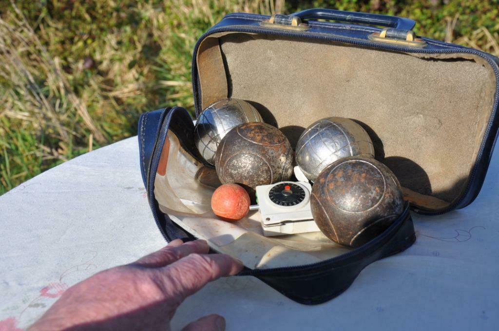 §  4 boules de pétanque + accessoires, Antiquités & Art, Antiquités | Jouets, Enlèvement ou Envoi