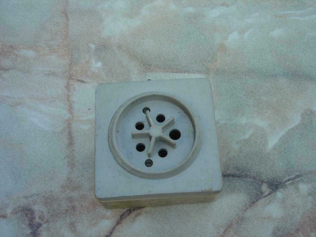 2 Stopcontact  380V, Doe-het-zelf en Bouw, Elektriciteit en Kabels, Ophalen of Verzenden, Zo goed als nieuw, Stopcontact