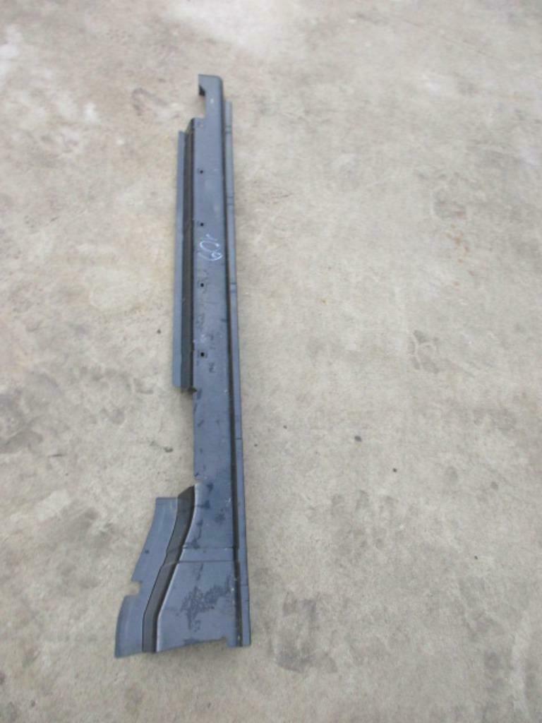 Garniture extérieure de longeron droit Maserati 3200 GT/GTA, Enlèvement ou Envoi, Neuf, Maserati