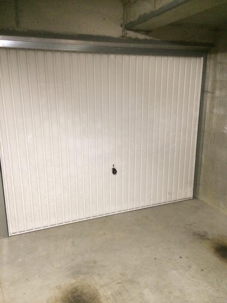 🚗📦 Garage & Garde-Meuble Sécurisé – Avenue Reine Elisabeth, Immo, Garages en Parkeerplaatsen, Provincie Namen
