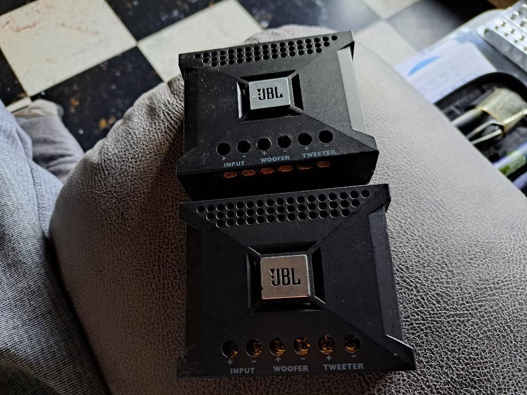 Filtre jbl neuve plus cache voiture, Neuf, Autres types, 120 watts ou plus, Enlèvement ou Envoi