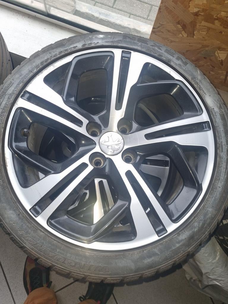 Peugeot 208 gti pneus hiver 205/45/R17, Enlèvement