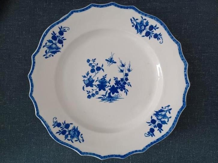 14 borden in Doornikse porselein, Ophalen