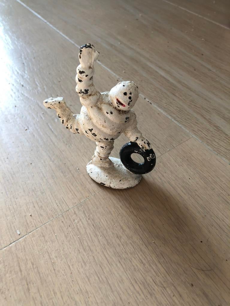 Mâle Michelin métallisé., Enlèvement