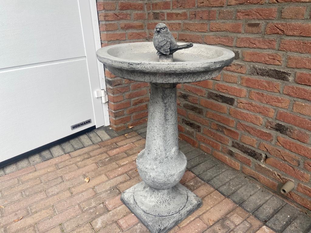 Vogel voer- of drinkschaal op staander ,77cm hoog, Ophalen, Nieuw, Beton, Dierenbeeld