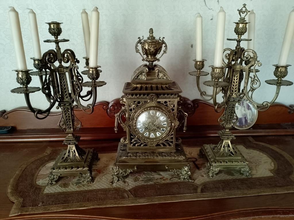 Horloge entre 100 et 150 ans d'ancienneté + chandeliers, Enlèvement