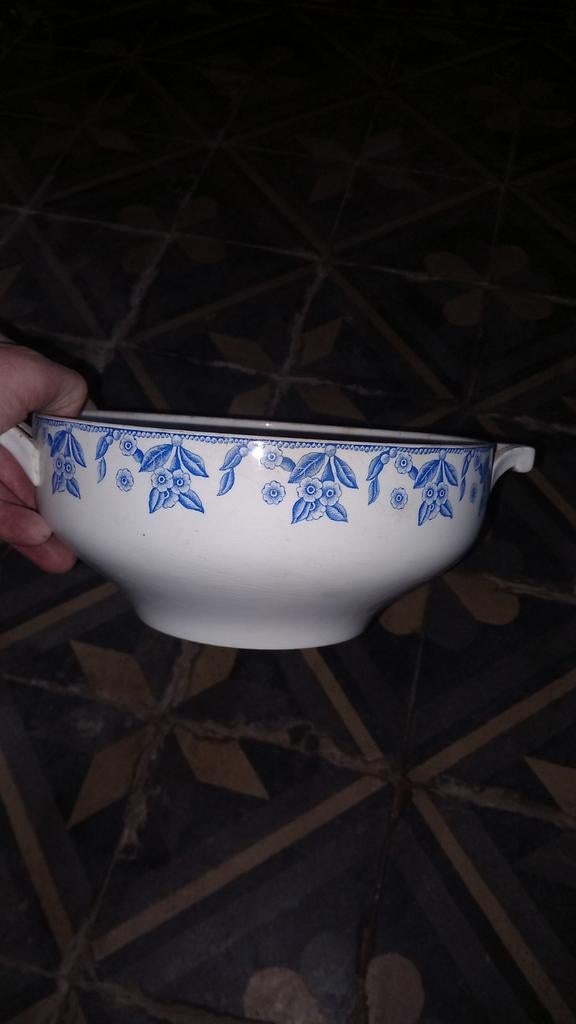 Soupière.  BOCH, Antiquités & Art, Enlèvement