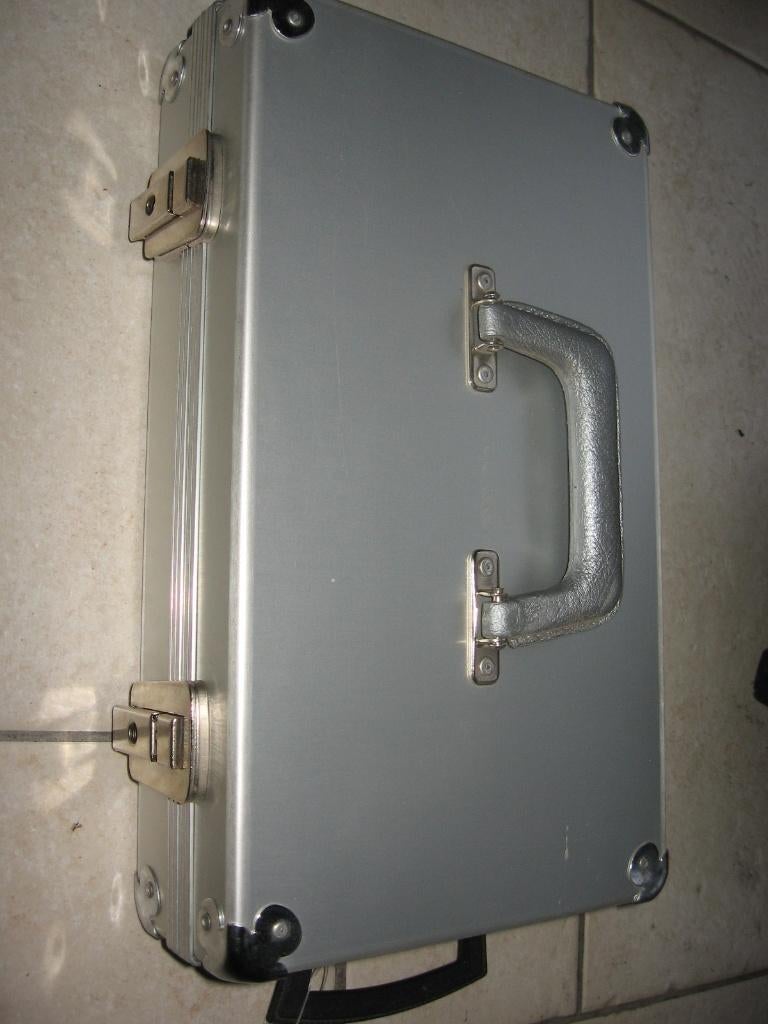 Valise en Alu neuve à 6 compartiments + clés, Neuf, Enlèvement ou Envoi, Moins de 35 cm, Clé