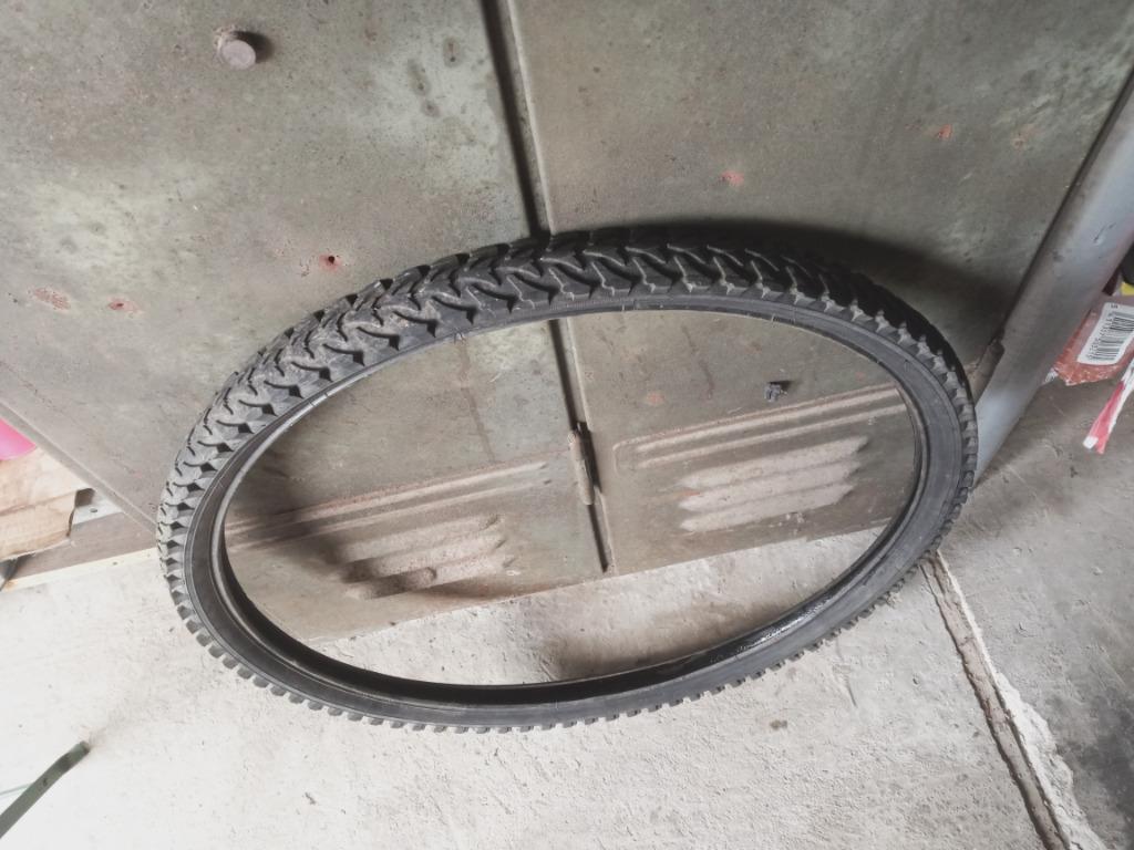 À vendre : pneu, support de vélo et vélo, Enlèvement, Utilisé