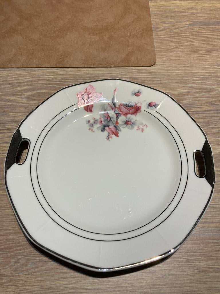 Vintage porseleinen schotel, bloemenmotief, Czechoslovakia, Antiek en Kunst, Antiek | Servies los, Ophalen of Verzenden