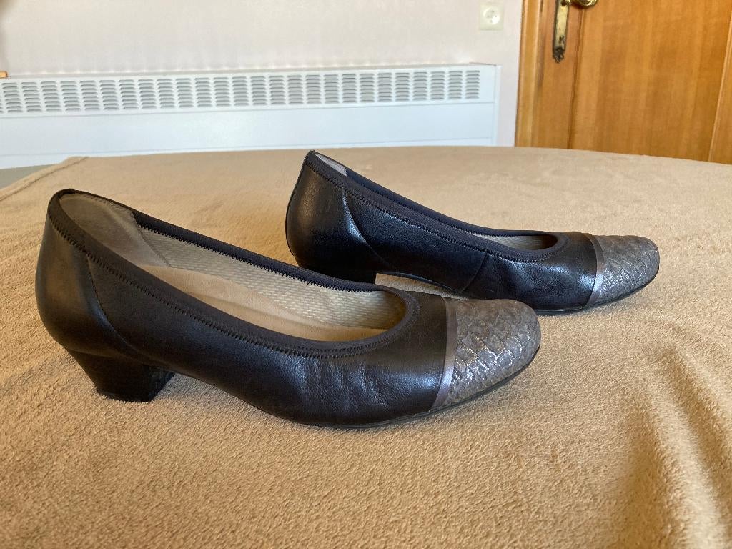 Zwarte schoenen met lage hak, Gabor, maat 38, Vêtements | Femmes, Chaussures, Enlèvement ou Envoi, Gabor, Comme neuf, Chaussures basses