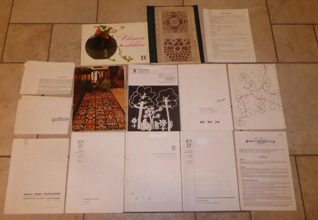 Oude handleidingen haken, bloemschikken, borduren..., Ophalen of Verzenden, Gelezen