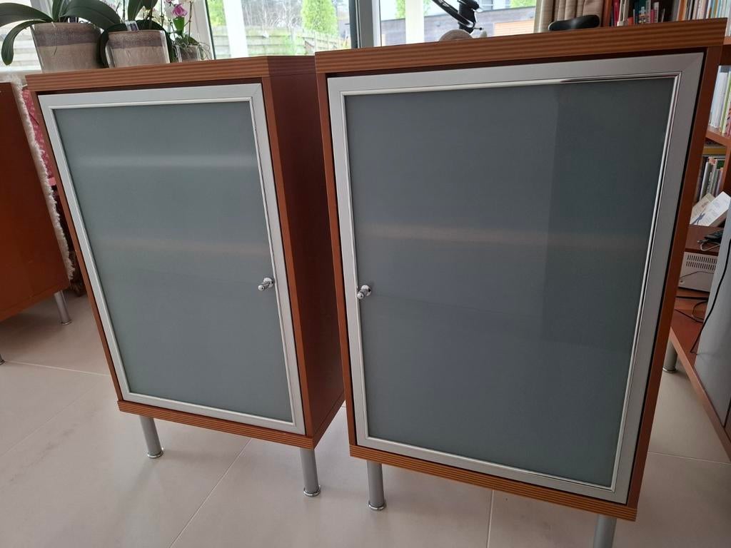2 kastjes in beukfineer en matglazen deuren, NOW by Hülsta, Huis en Inrichting, Kasten | Overige, Ophalen