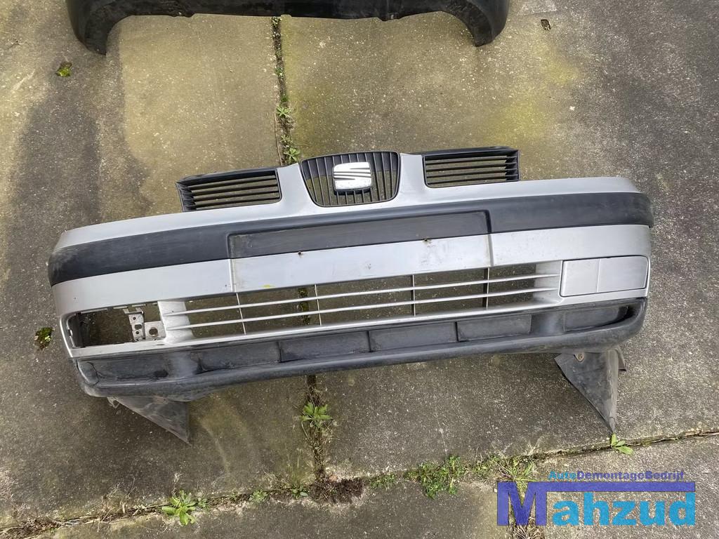 SEAT IBIZA 2 6K1 cordoba zilver voorbumper 1993-2002, Auto-onderdelen, Carrosserie, Bumper, Seat, Voor, Gebruikt