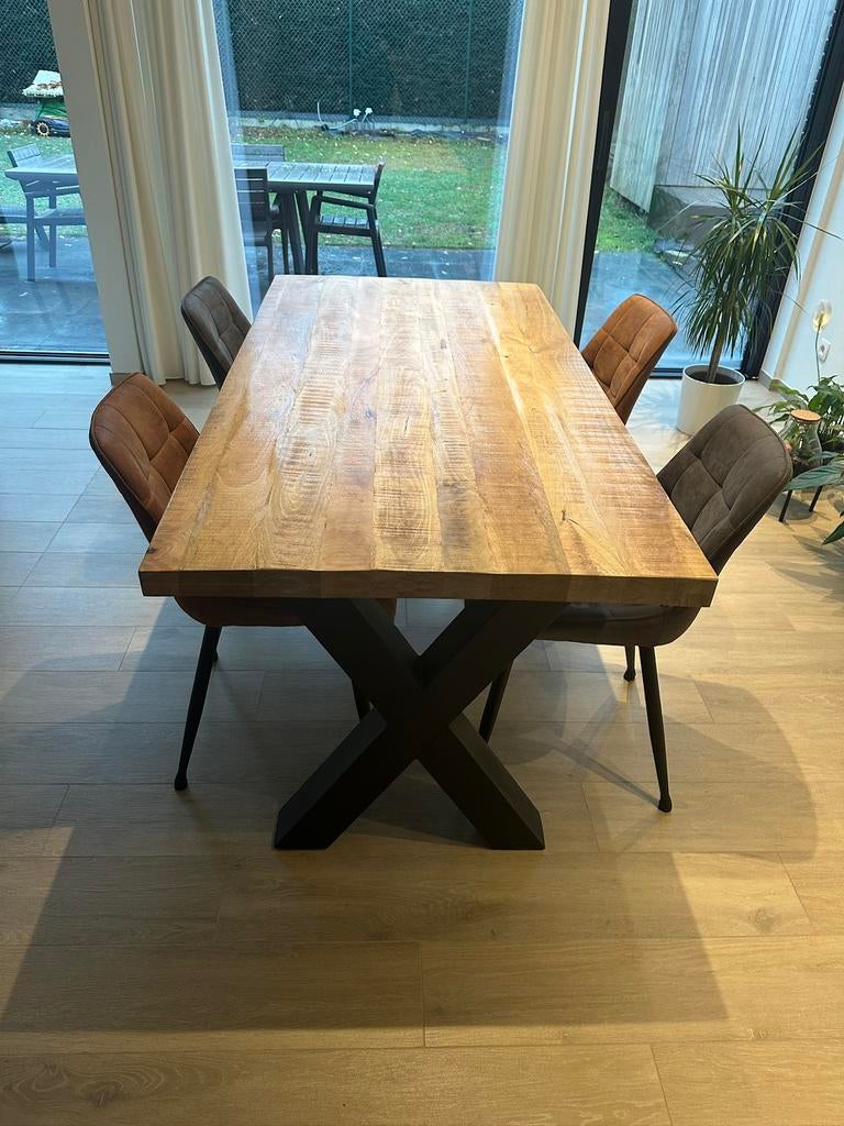 Mango eettafel +2 antracietgrijze & 2 cognackleurige stoelen, Ophalen, 50 tot 100 cm, Zo goed als nieuw, 150 tot 200 cm