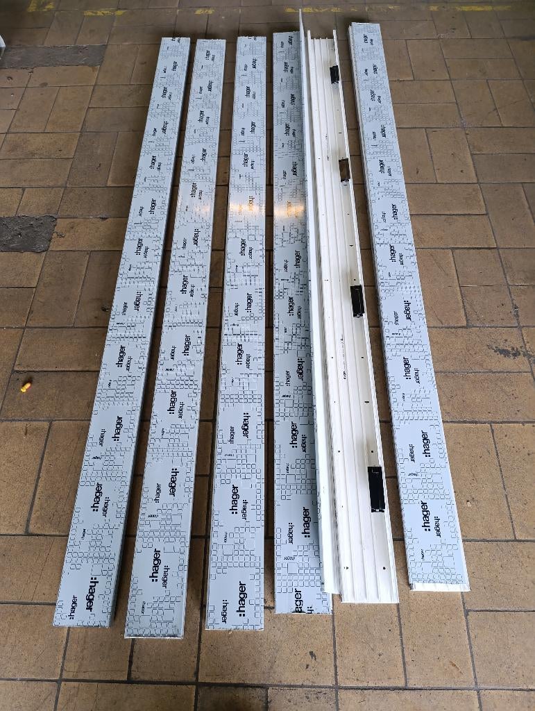 GOULOTTES blanches Hager LFF4011009010, Bricolage & Construction, Enlèvement, Neuf, Autres types