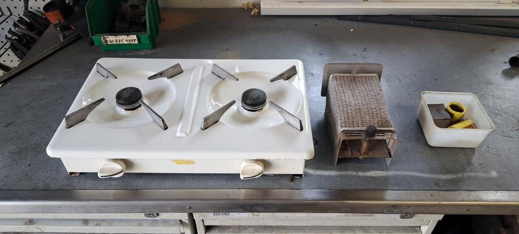 Vintage camping gasvuur + verwarming HELCO, Caravanes & Camping, Enlèvement