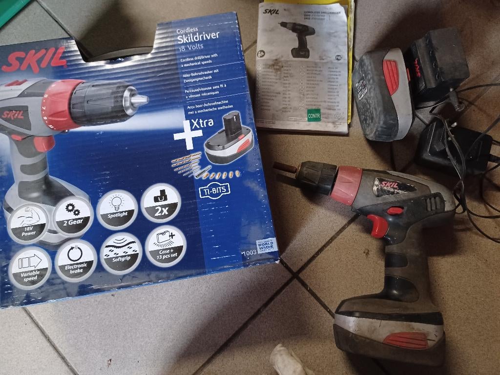 Boormachine met 2 accu's en koffer in zeer goede staat, Ophalen, Gebruikt, Boormachine