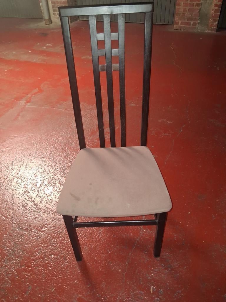 Quatres chaises, Enlèvement