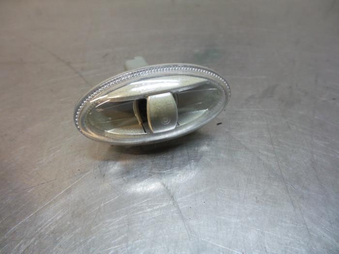 Clignotant protection avant gauche d'un Citroen C1 (C1 08-), Autos : Pièces & Accessoires, Éclairage, Citroën, Utilisé, Enlèvement ou Envoi