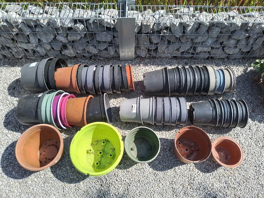Lot de +/- 60 pots de fleurs, Balcon, Moins de 25 cm, Rond, Synthétique