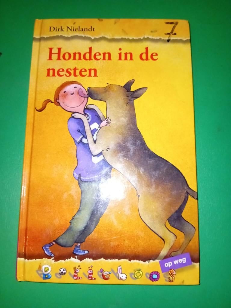 boek honden in nesten, Fictie algemeen, Dirk nielandt, Ophalen of Verzenden, Zo goed als nieuw