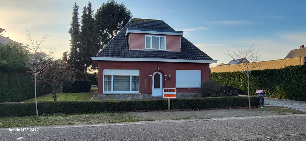 Vrijstaande woning met grote garage (106)