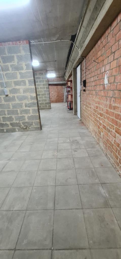 ‼️ENTREPÔT 92 M2 A LOUER PRES DE PLACES MEISER ‼️, Immo, Garages & Places de parking, Bruxelles