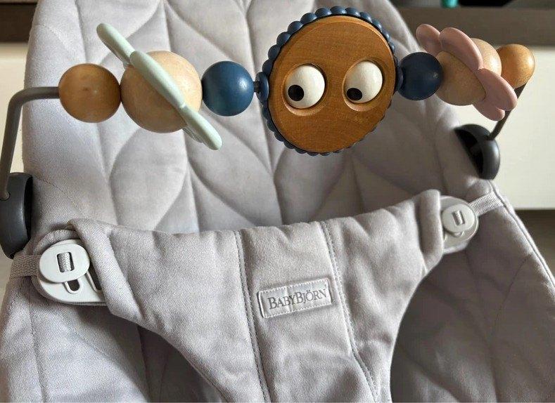 Babybjorn wipstoel in heel goede staat + speelboog, Kinderen en Baby's, Wipstoeltjes, Ophalen, Zo goed als nieuw, Wipstoel