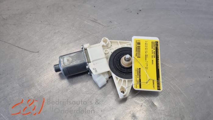 Raammotor Portier van een Mercedes Vito, Auto-onderdelen, Gebruikt, -, Ophalen of Verzenden, -