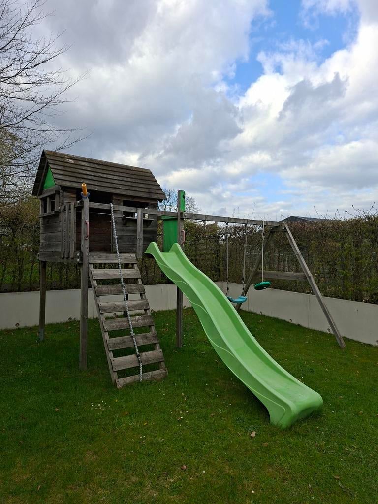Fatmoose speeltoestel met huisje, glijbaan en schommels, Kinderen en Baby's, Speelgoed | Buiten | Speeltoestellen, Ophalen, Glijbaan