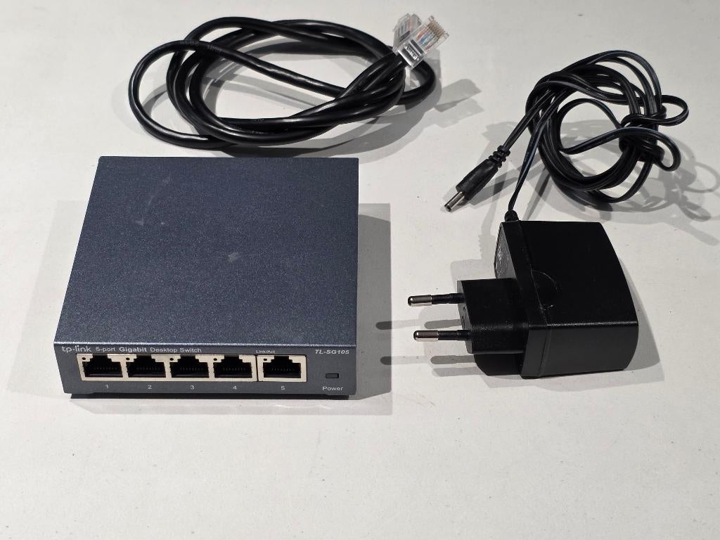 TP-Link TL-SG105 5-poorts gigabit desktop switch metalen box, Computers en Software, Ophalen of Verzenden, Zo goed als nieuw