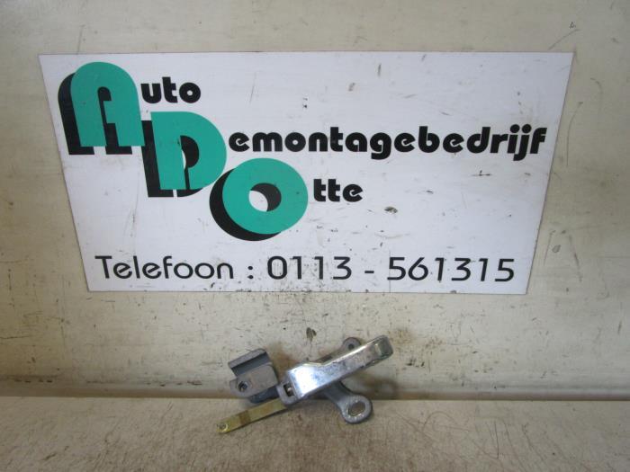 Poignée portière 4portes arrière gauche d'un Mercedes 260, Autos : Pièces & Accessoires, Carrosserie & Tôlerie, Mercedes-Benz