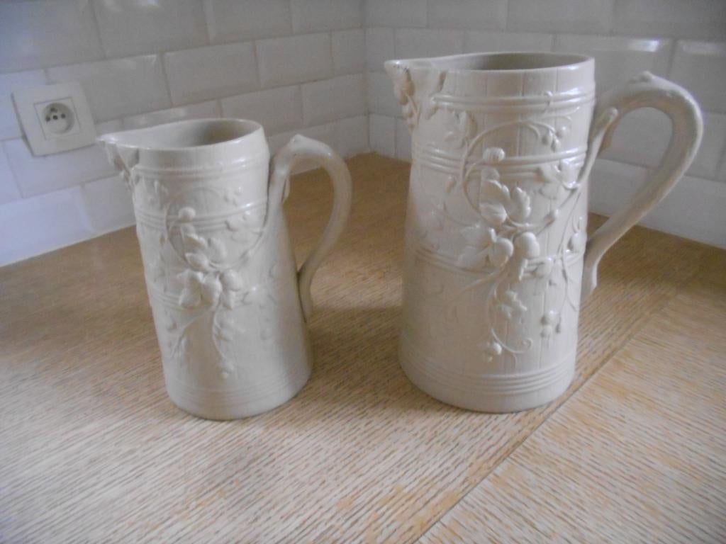 Oude pinte-pitcher-pot „wijnstokdecoratie” in reliëf. c, Ophalen of Verzenden