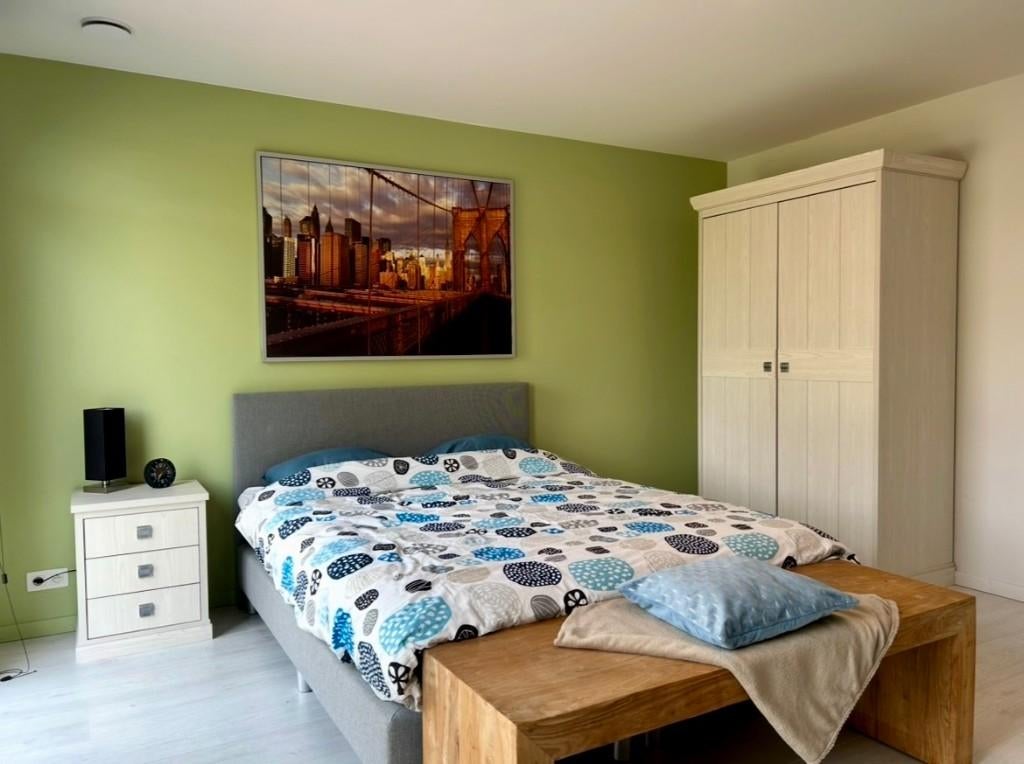 2-deurskleerkast  met nachtkastje, Huis en Inrichting, Slaapkamer | Nachtkastjes, Ophalen, Zo goed als nieuw, Hout