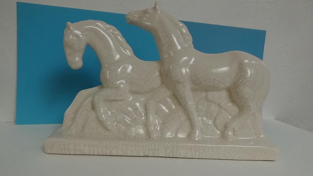 ART DECO BEELD PAARDEN KERAMIEK WIT, Antiquités & Art, Enlèvement ou Envoi