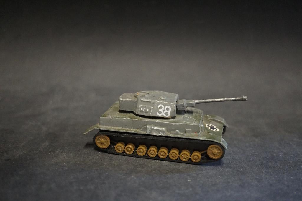 Duitse Panzer III tank - Vintage made in Hong Kong, Hobby en Vrije tijd, Modelauto's | Overige schalen, Ophalen of Verzenden