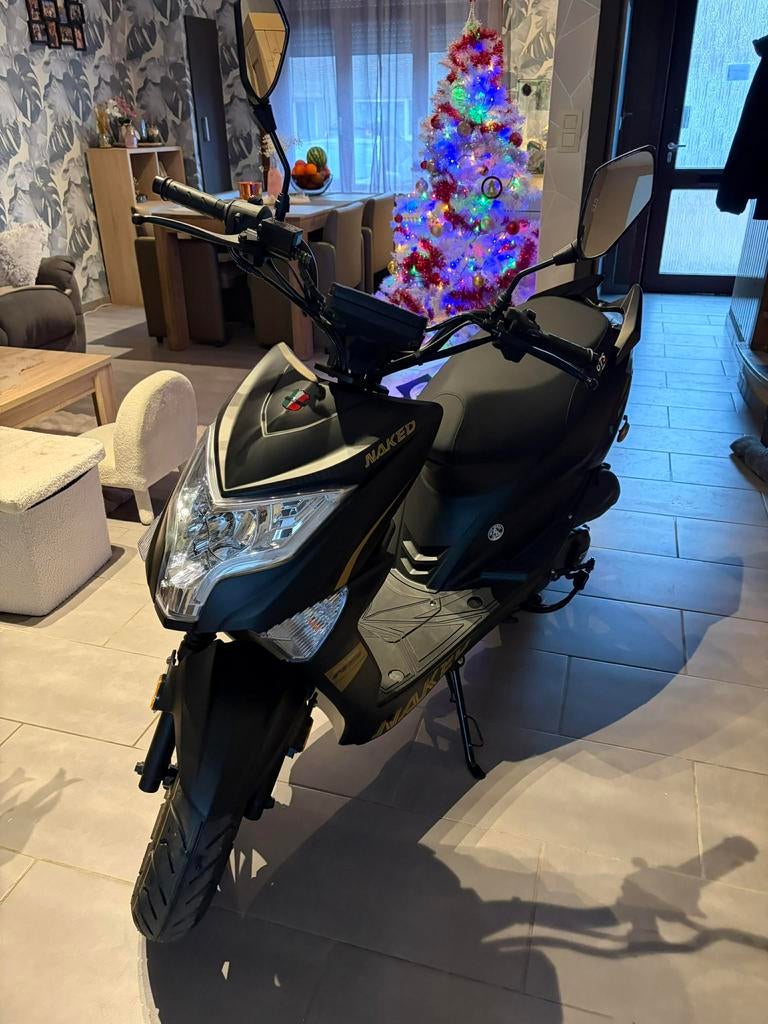 Gts enzo naked rs 50cc = b klasse  400km, Vélos & Vélomoteurs, Enlèvement, Comme neuf