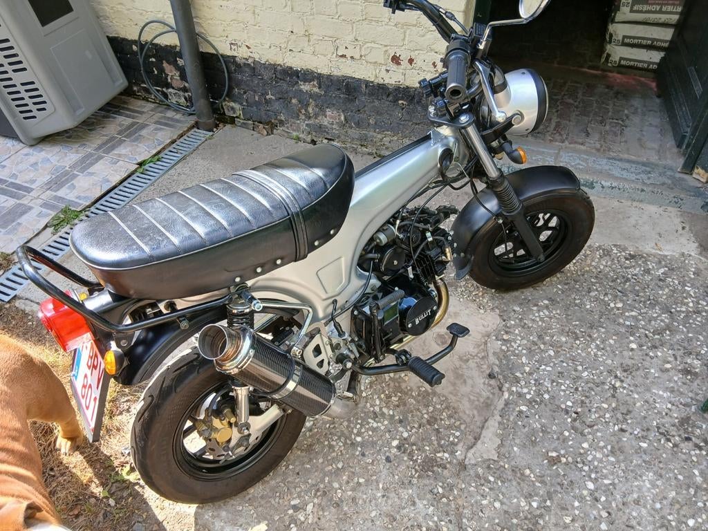 Bullit 125 Heritage, Particulier