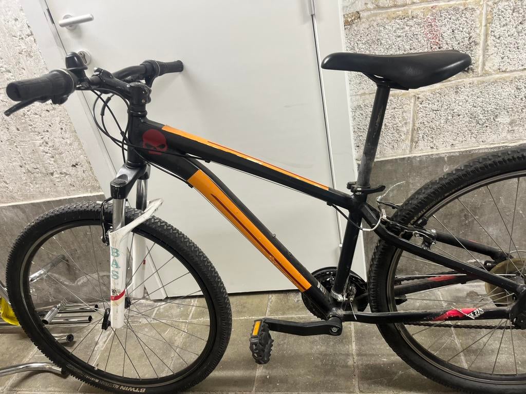 Vélo couleurs noir et orange, Fietsen en Brommers, Fietsen | Mountainbikes en ATB, 57 cm of meer, Hardtail, Heren, Zo goed als nieuw