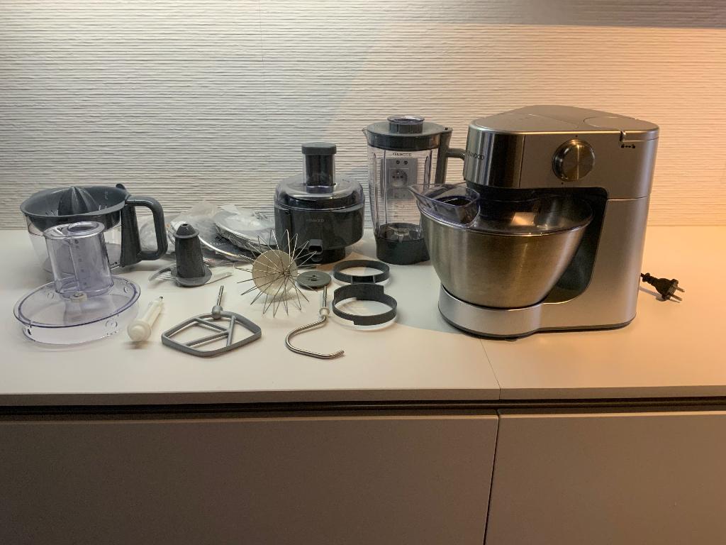 KENWOOD multifunctionele robot - Nieuwstaat, Elektronische apparatuur, Keukenmixers, Ophalen, 4 liter of meer, 3 snelheden of meer