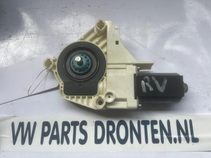 Moteur de vitre portière d'un Audi A4, Autos : Pièces & Accessoires, Carrosserie & Tôlerie, Audi, Utilisé, 3 mois de garantie