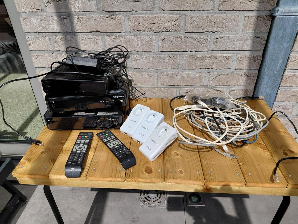 Decoders proximus, plc adapters, kabels, Ophalen, Zo goed als nieuw