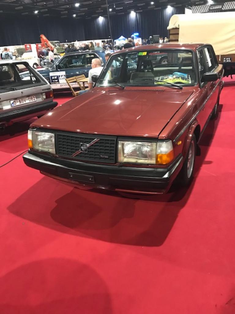 Unieke Volvo 244 Turbo Flatnose 1982 met 24.000km !, Autos, Volvo, Rouge, Achat, Entreprise, Boîte manuelle