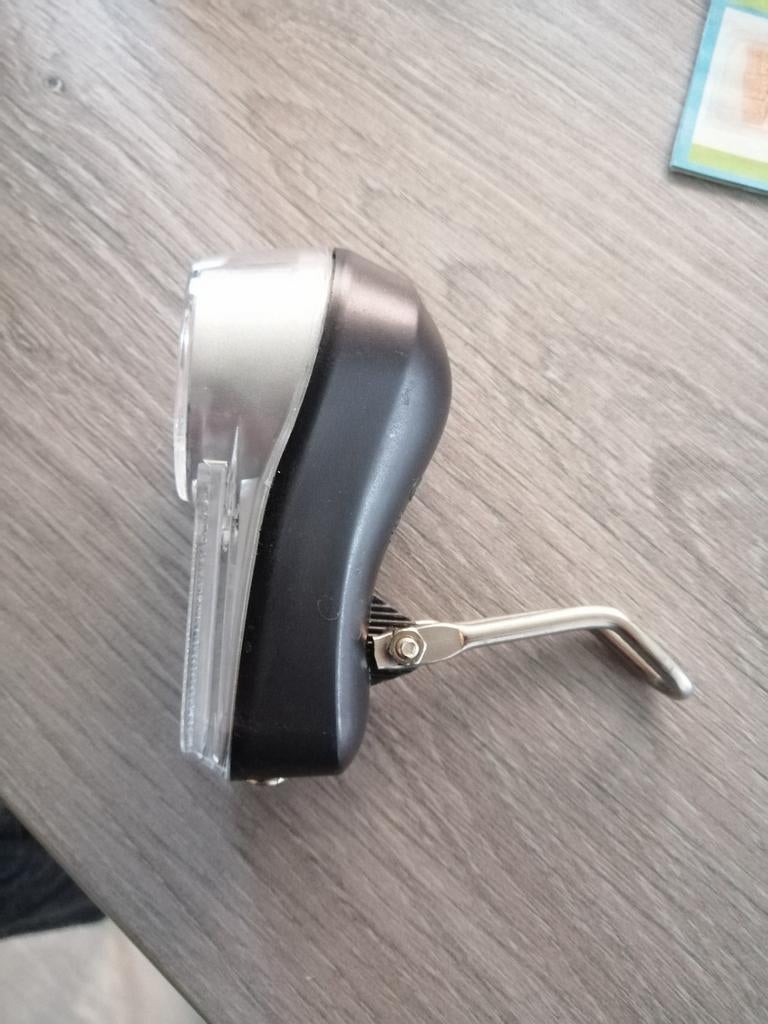 Fietslamp voor voorkant te plaatsen nog nieuw, Fietsen en Brommers, Ophalen