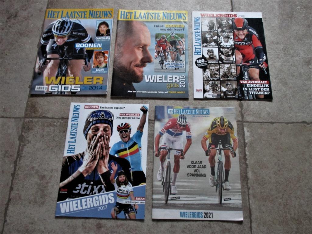 5 st. Wielergids -2014 - 2015 - 2016 - 2017 - 2021  HLN, Enlèvement ou Envoi, Comme neuf, Journal