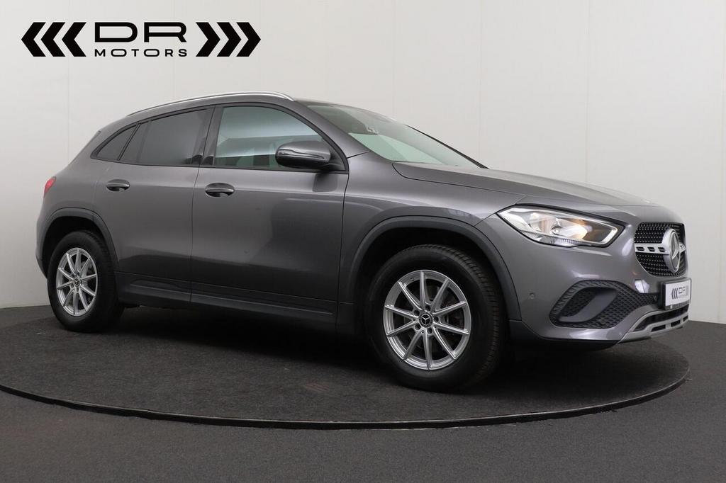 Mercedes-Benz GLA 180 DCT 7-GTRONIC - NAVI - CAMERA - DAB, 4 deurs, 4 cilinders, Bedrijf, USB