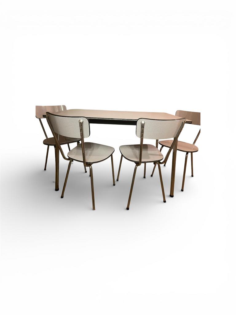 Set Formica, Enlèvement